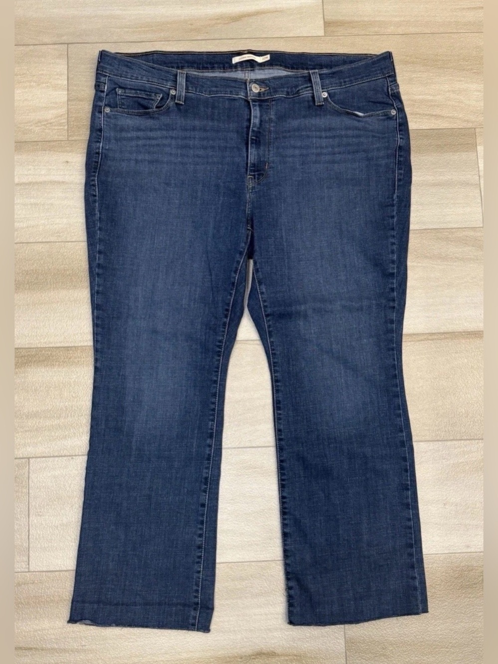 Levi's Classic Plus Size Jeans Womens 22W
40x27 Shaping Raw Hem Stretch Denim